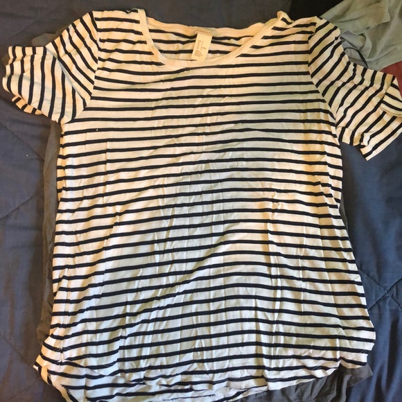 black and white striped short sleeve - Picture 1 of 2